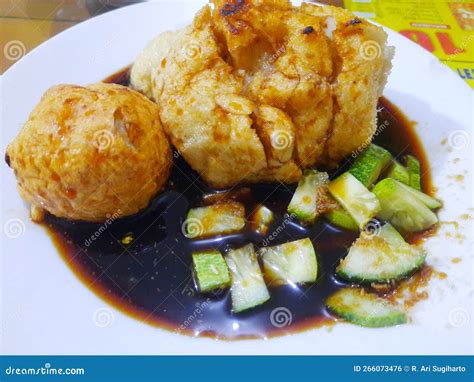  Pempek Palembang: Şehvetli Baharatlarla Buluşan, Leziz Balık Hamurları!