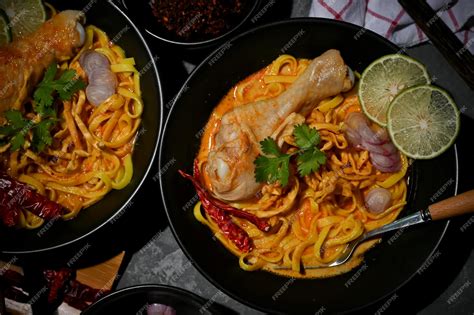  Khao Soi! Bir Tayland Lezzet Yolculuğunda Kremalı ve Baharatlı Bir Buluşma