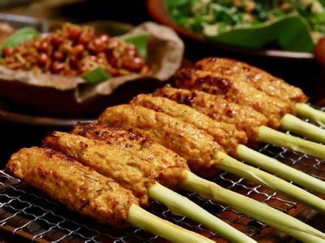  Sate Lilit: Bir Endonezya Klasiklerinin İsteğe Bağlı Baharat Karışımıyla Buluşması!